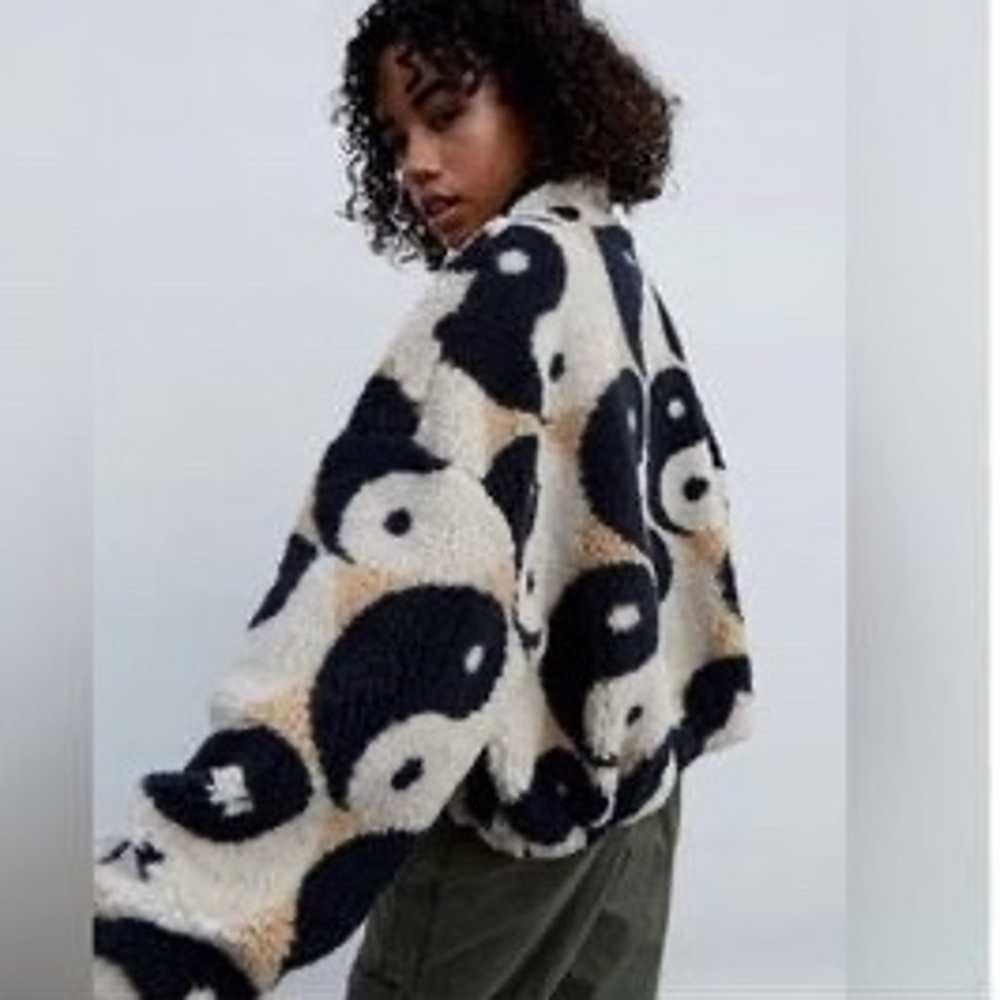 URBAN OUTFITTERS | Olivia Yin Yang Sherpa Zip Fro… - image 2