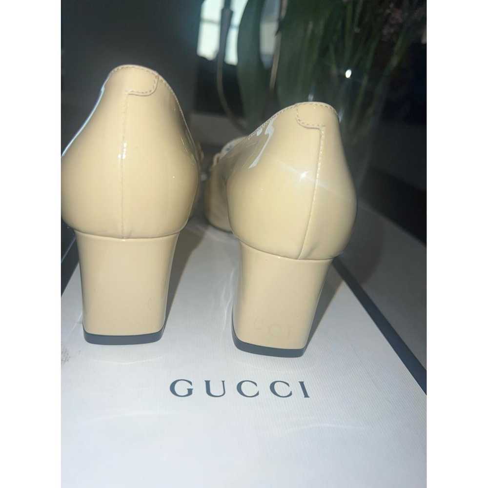 Gucci Malaga patent leather heels - image 6