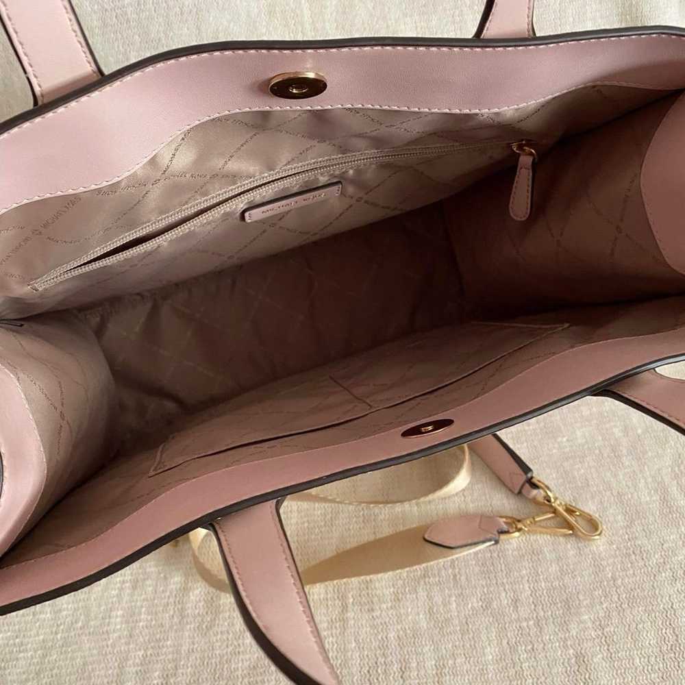‼️Flash SALE‼️Like New Michael Kors Large Tote Bag - image 8