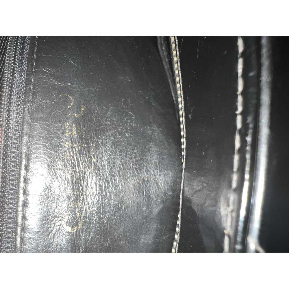 Chanel Médaillon patent leather handbag - image 3