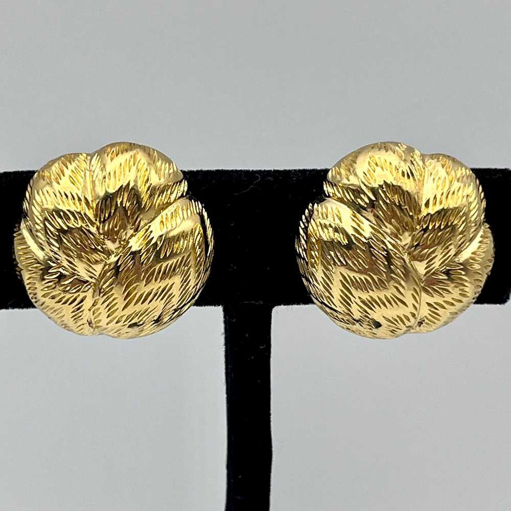 1960s Crown Trifari Gold Clip Earrigns - image 1