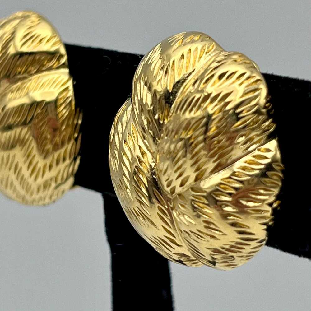 1960s Crown Trifari Gold Clip Earrigns - image 2