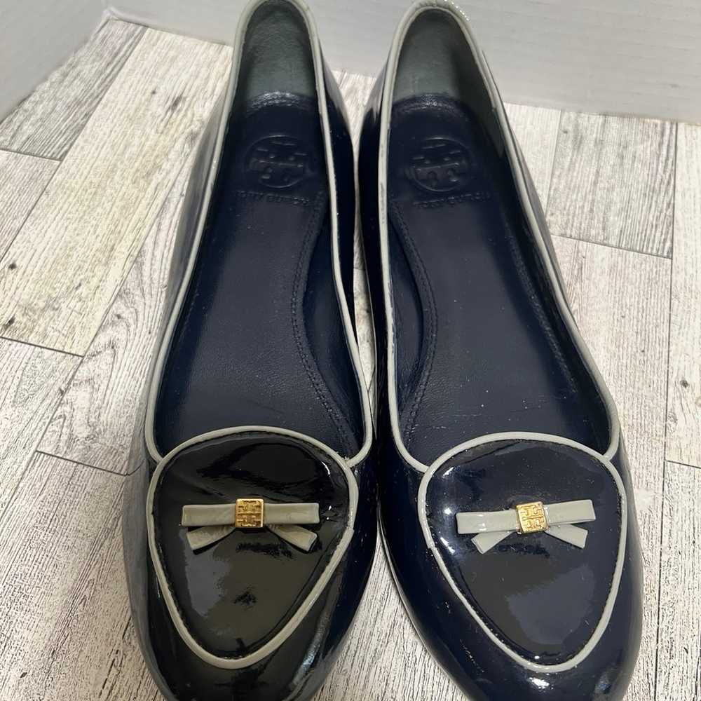 Tory Burch size 8.5 blue patent leather slip on f… - image 2