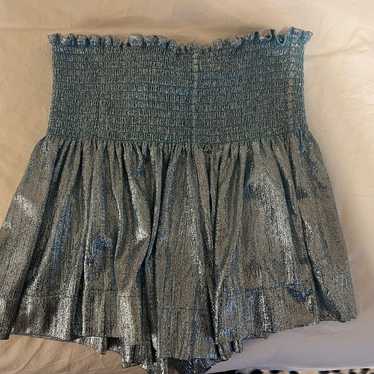 Flowy shorts with scrunch waistband (high-waisted) - image 1