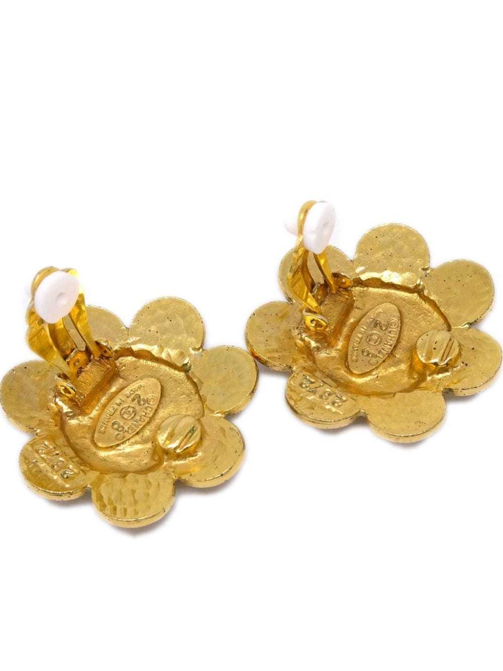CHANEL Pre-Owned 1980-1990s gold plated Flower CC… - image 3
