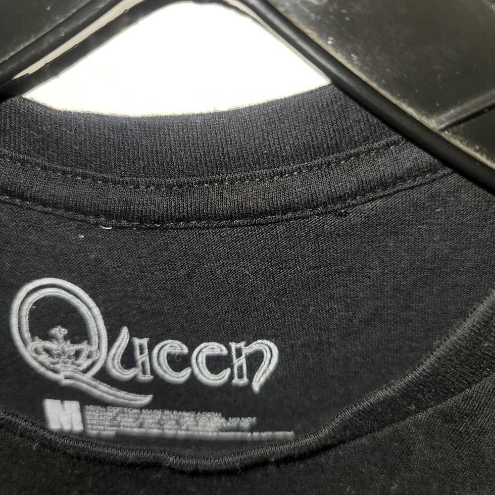 Queen shirt size medium worm once - image 2