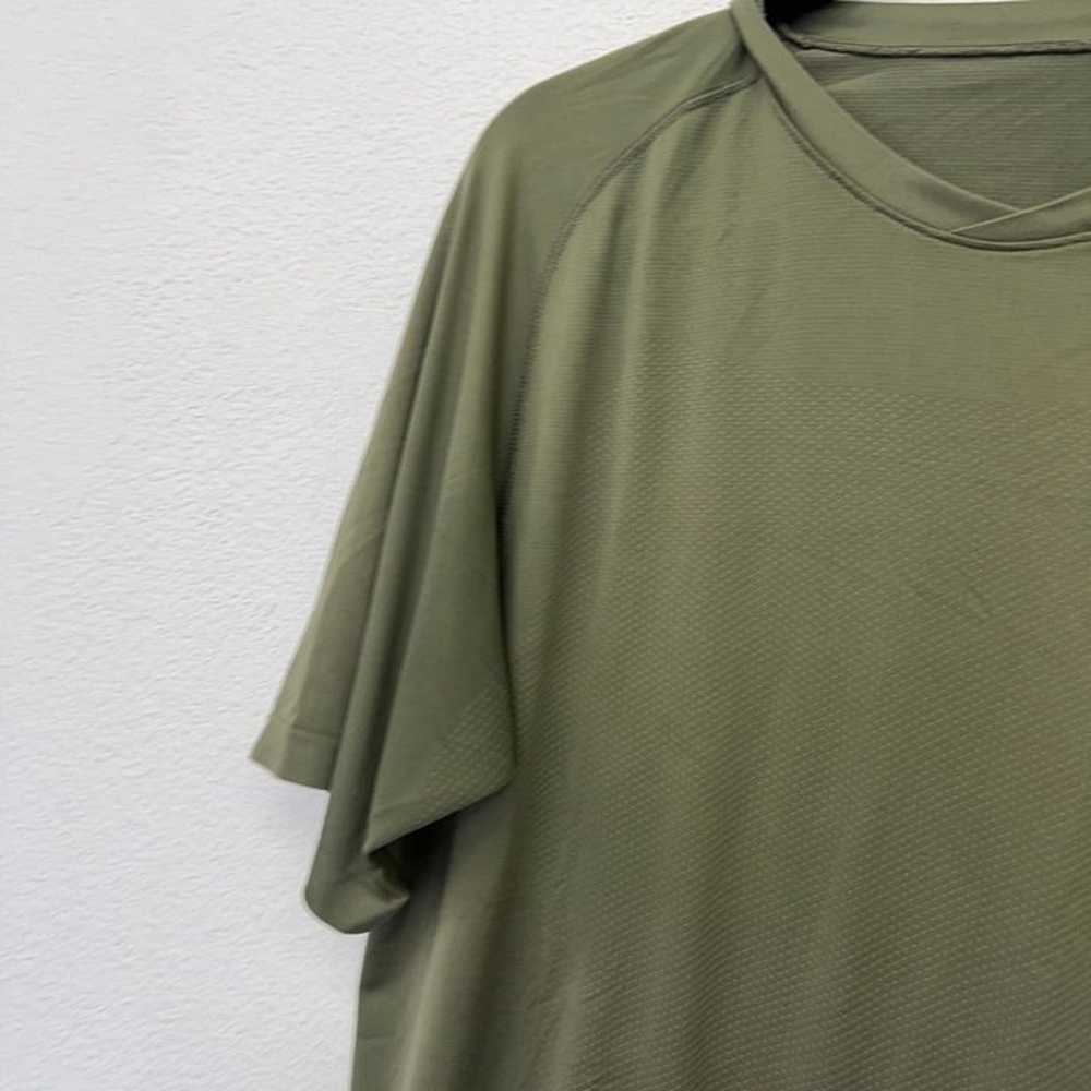 Lululemon green short sleeve mens athletic shirt … - image 4
