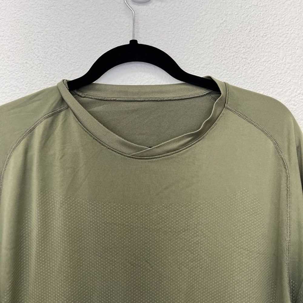 Lululemon green short sleeve mens athletic shirt … - image 5