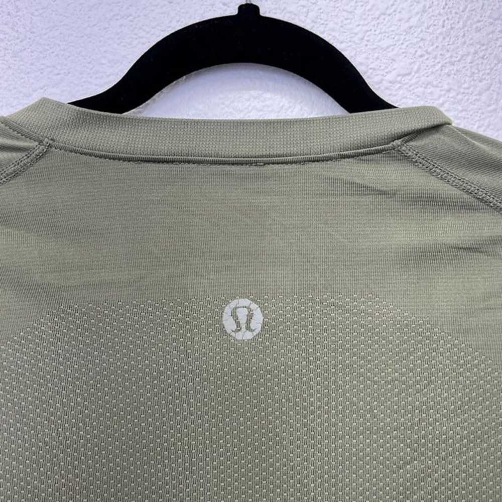 Lululemon green short sleeve mens athletic shirt … - image 7