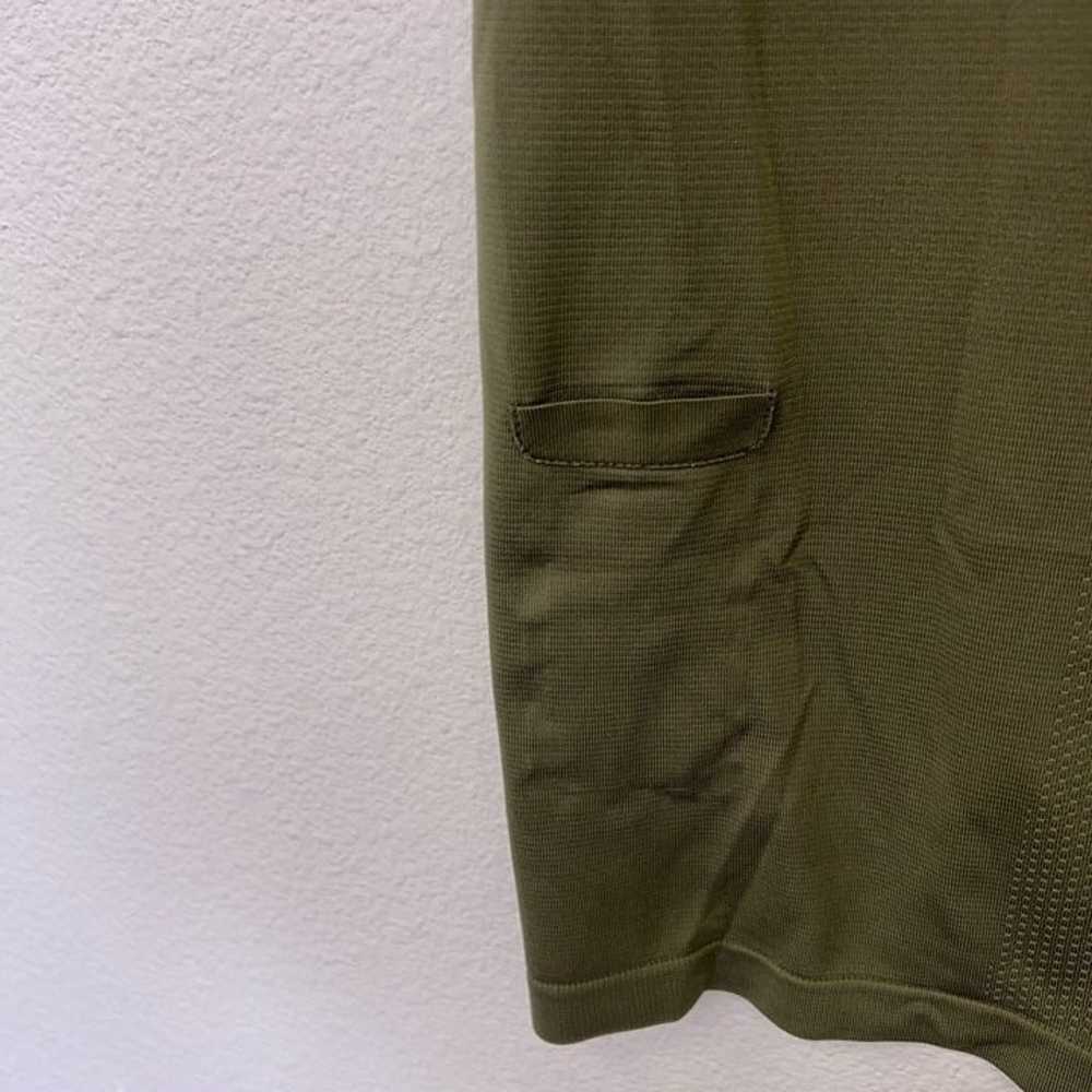 Lululemon green short sleeve mens athletic shirt … - image 8