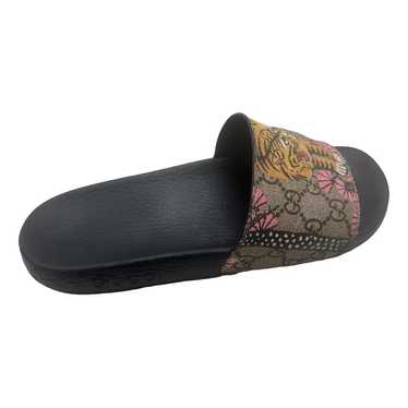 Gucci Leather flip flops