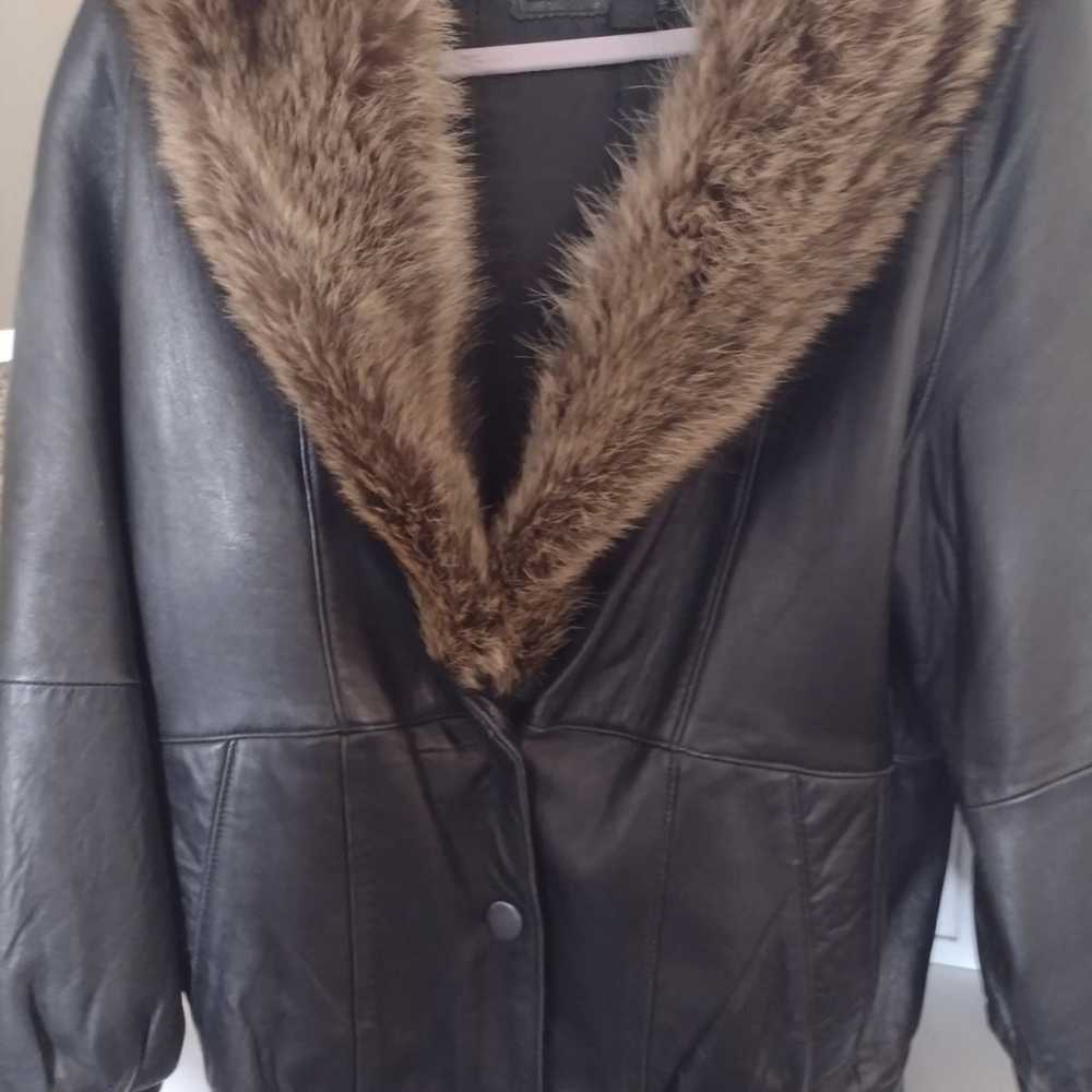 Woman's vintage leather coat fox fur xs / small - image 5