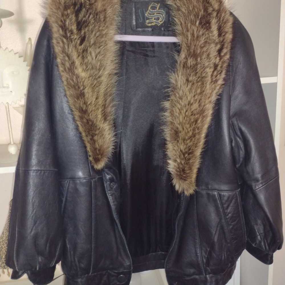 Woman's vintage leather coat fox fur xs / small - image 8
