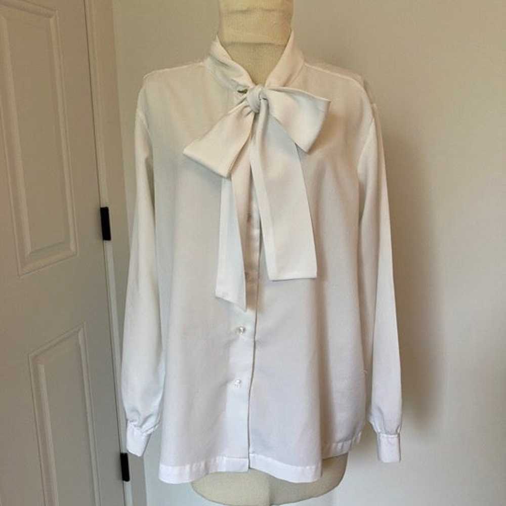 Vintage white blouse with pussycat bow - image 2