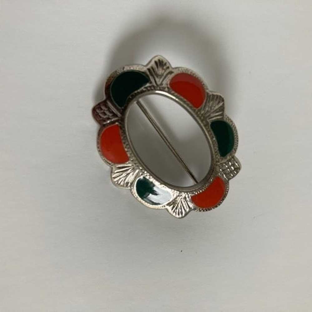 Vintage oval silver toned and enamel pin - image 4