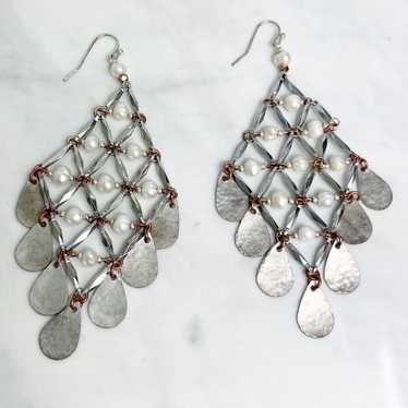 VINTAGE HANDMADE Hammered Silver Pearl Earrings - image 1
