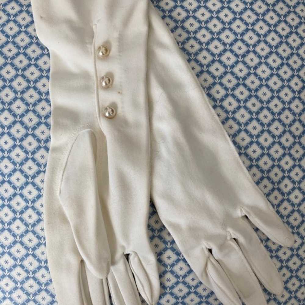 Vintage white pearl button gloves - image 2