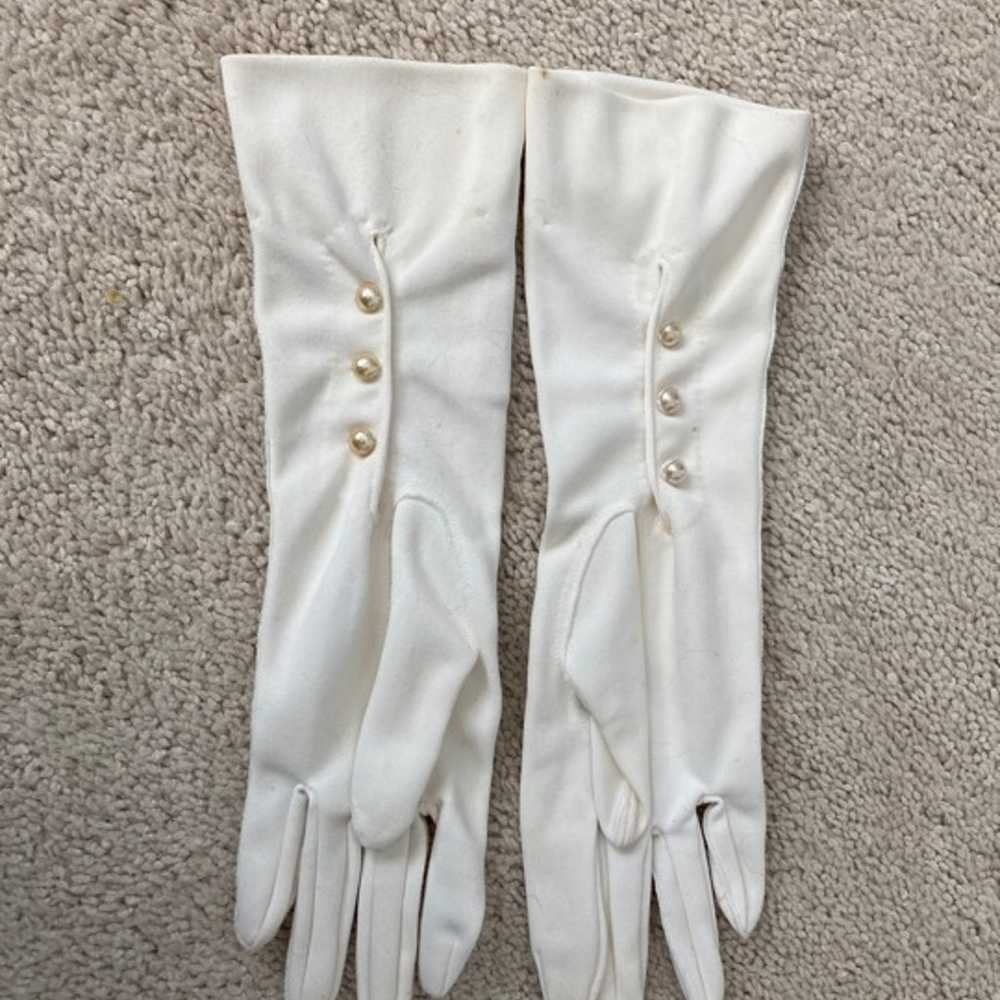 Vintage white pearl button gloves - image 5