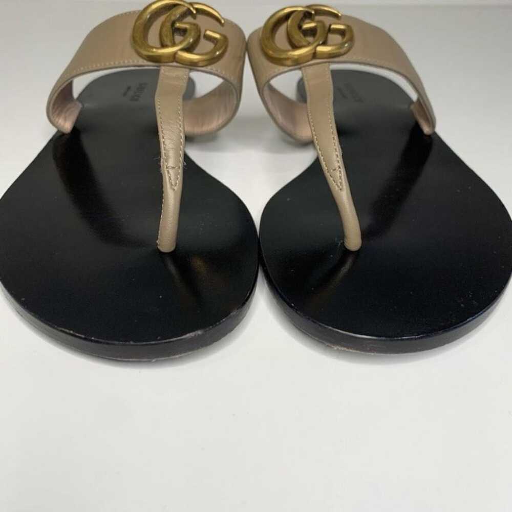 Gucci Double G leather flip flops - image 3
