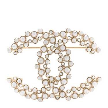 CHANEL Pearl Crystal CC Brooch Gold - image 1