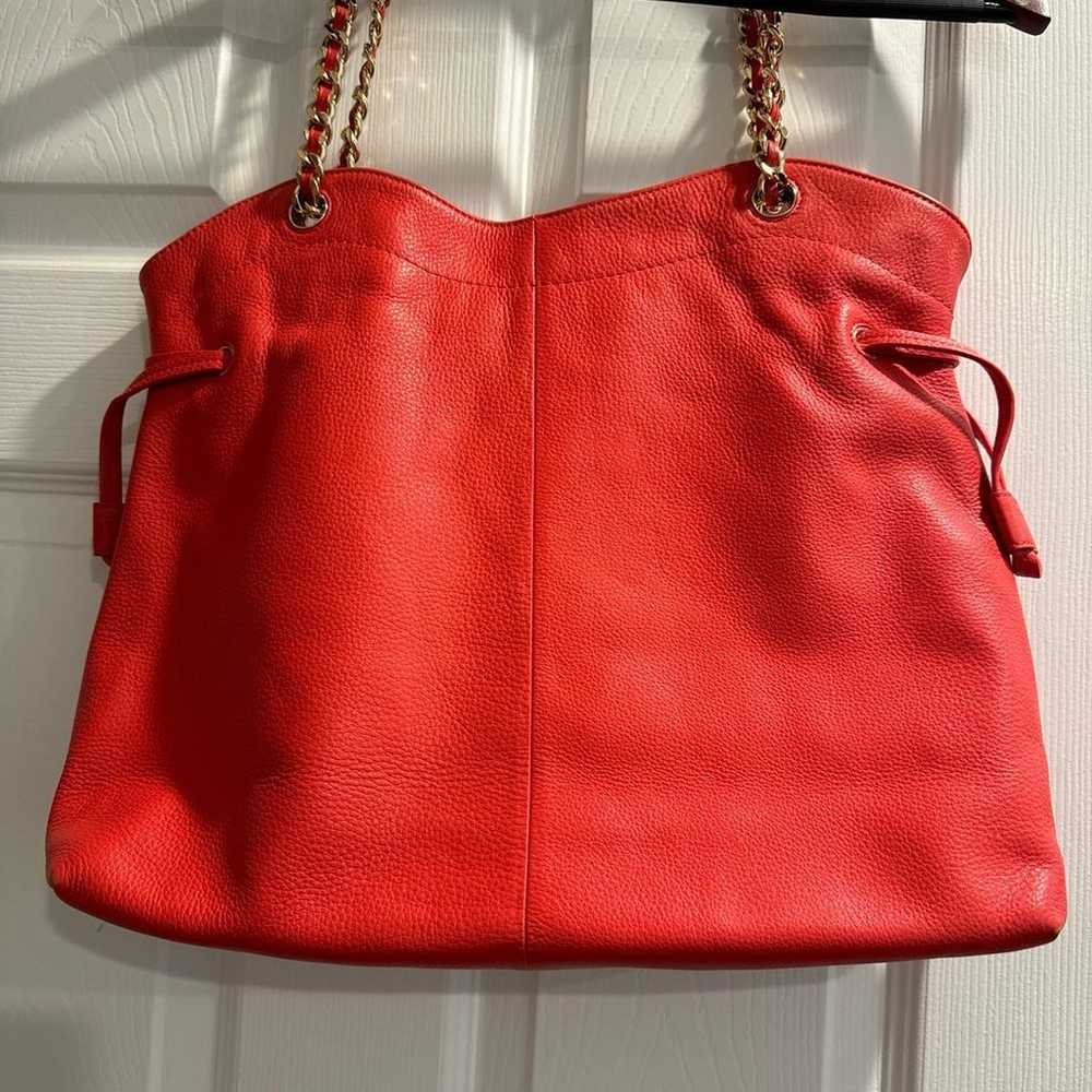 Tory Burch Thea Slouchy Chain Tote in Brilliant R… - image 3