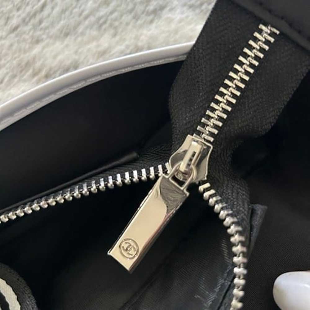 XL CHANEL COSMETIC TOTE+! - image 2