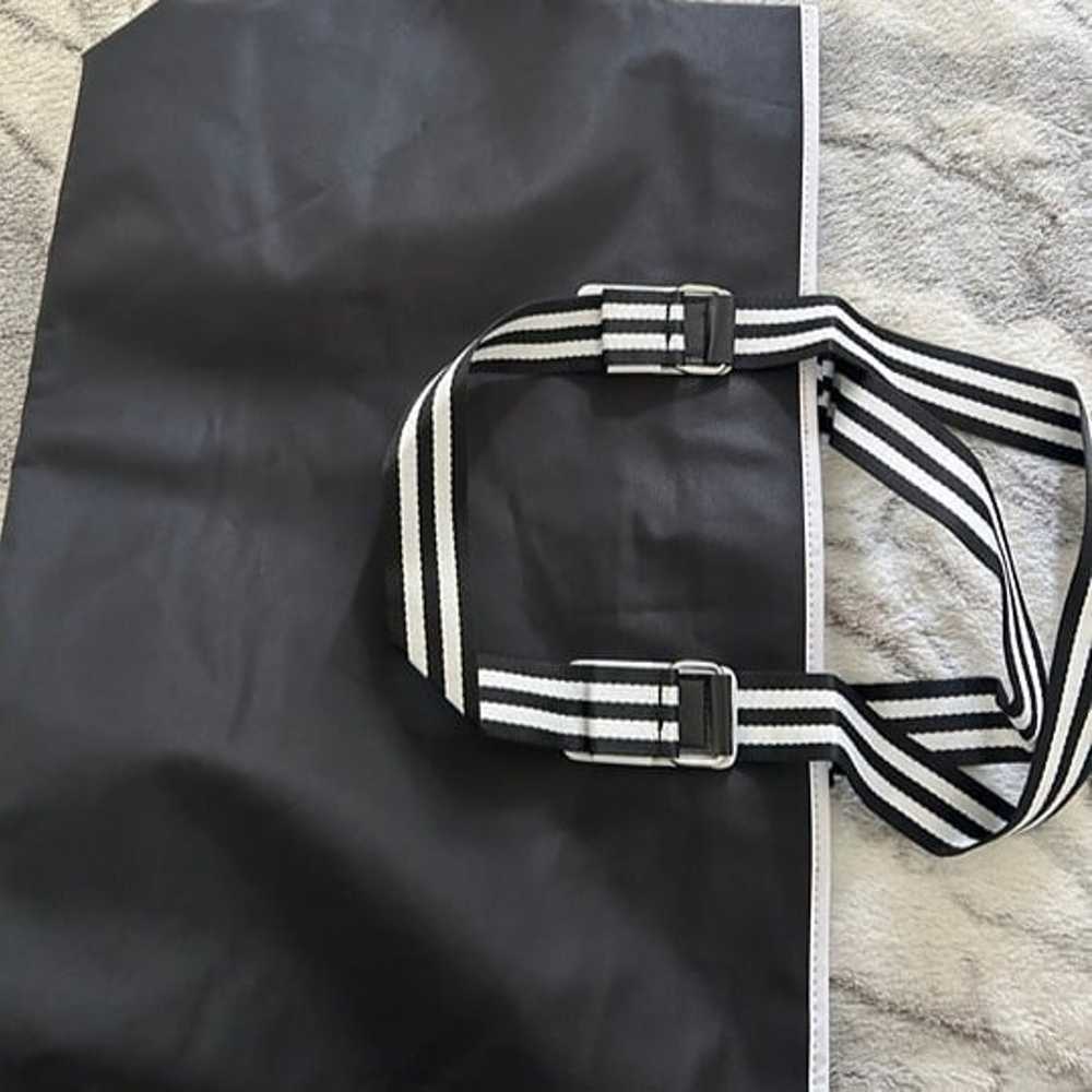 XL CHANEL COSMETIC TOTE+! - image 7