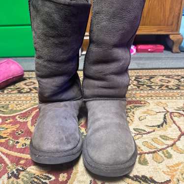 3 pairs of Ugg boots