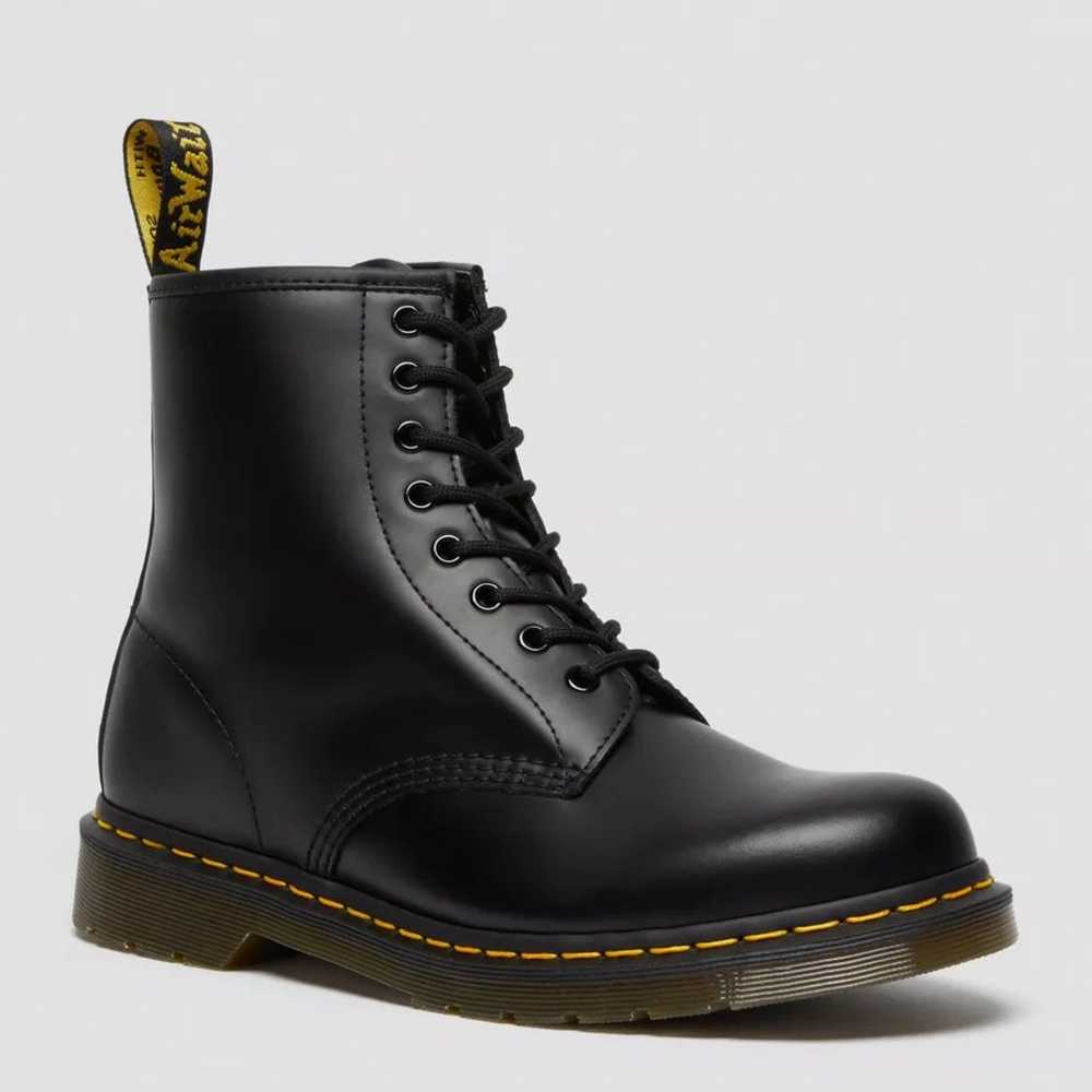Dr. Martens 1460 SMOOTH LEATHER LACE UP BOOTS sz 9 - image 1