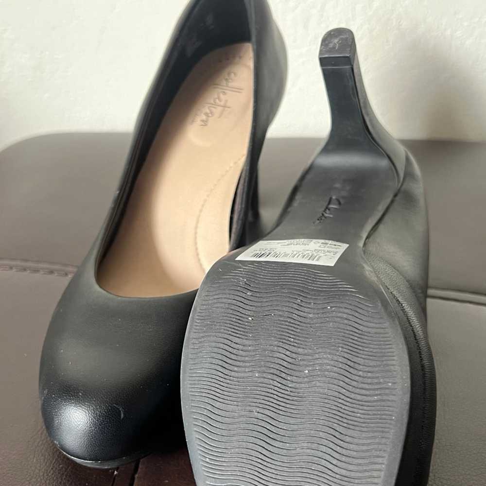 womens black heels - image 4