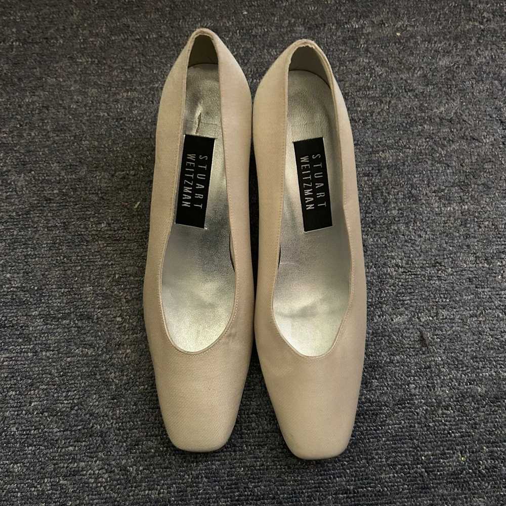 Greyish white pumps/ kitten heels - image 12