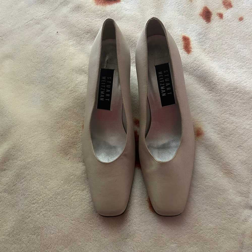 Greyish white pumps/ kitten heels - image 3