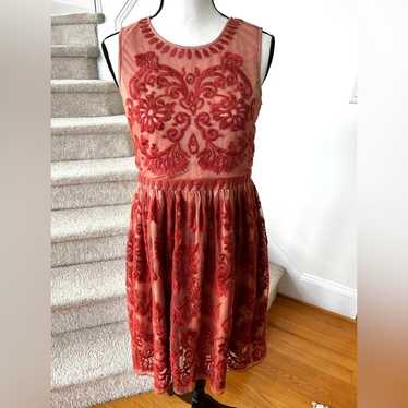 Sundance Rust Red Embroidered Floral Illusion Fit 