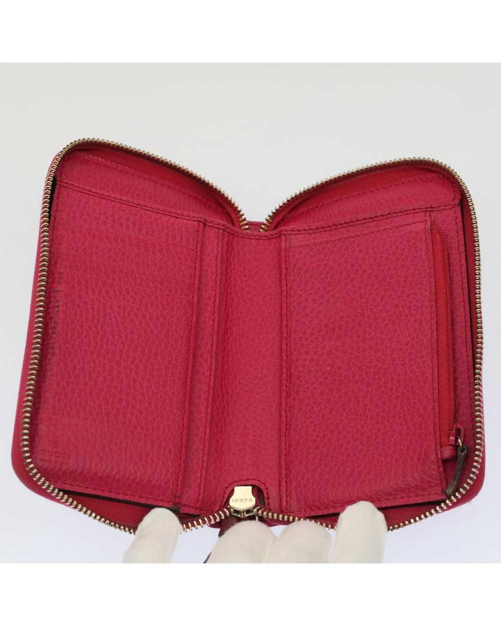 Gucci Leather Swing Wallet in Pink - image 9