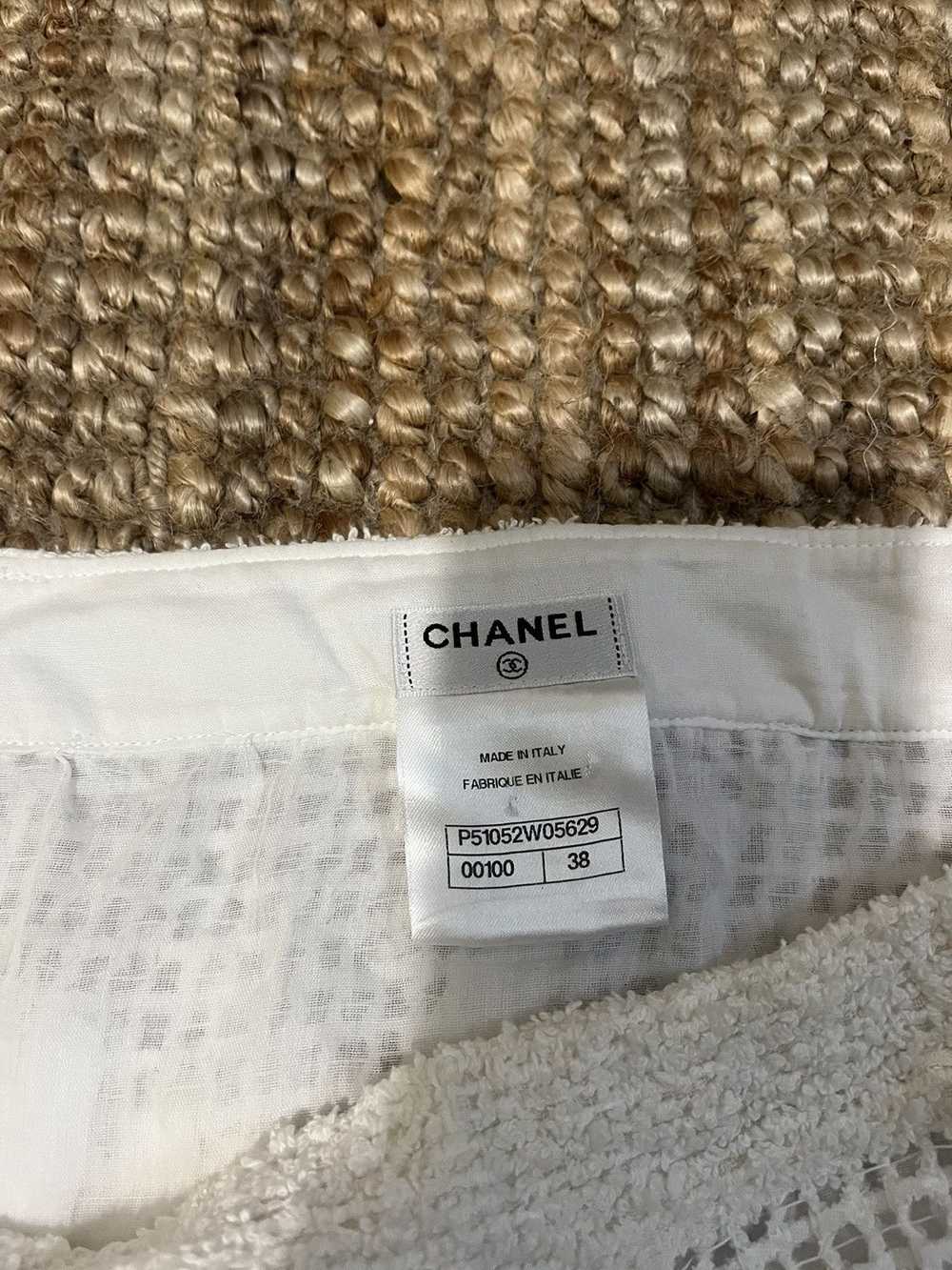 Chanel × Streetwear CHANEL White Tweed 3D Flower … - image 7