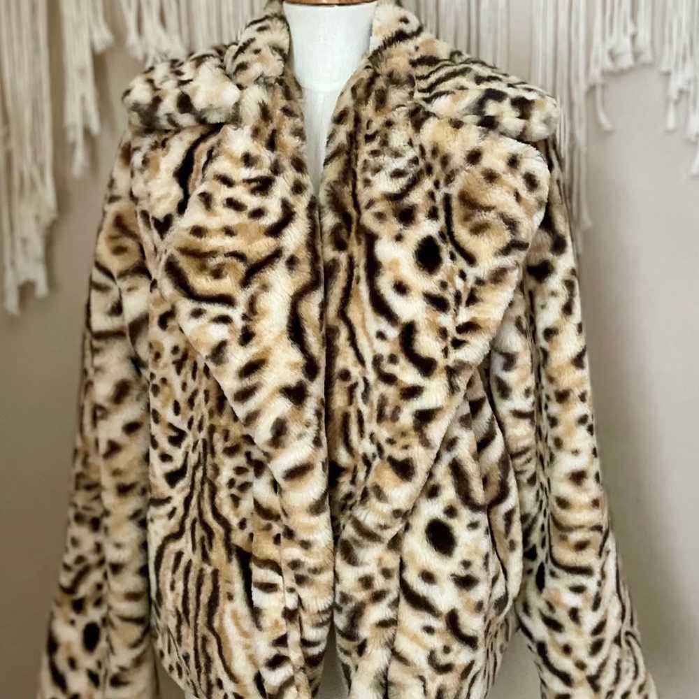 Essue Cheetah Leopard Print Faux Fur Coat - image 1