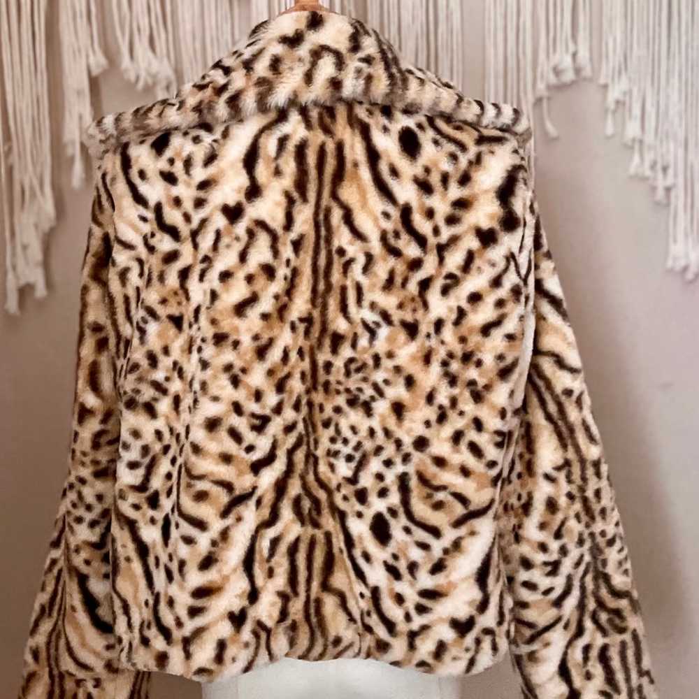 Essue Cheetah Leopard Print Faux Fur Coat - image 2