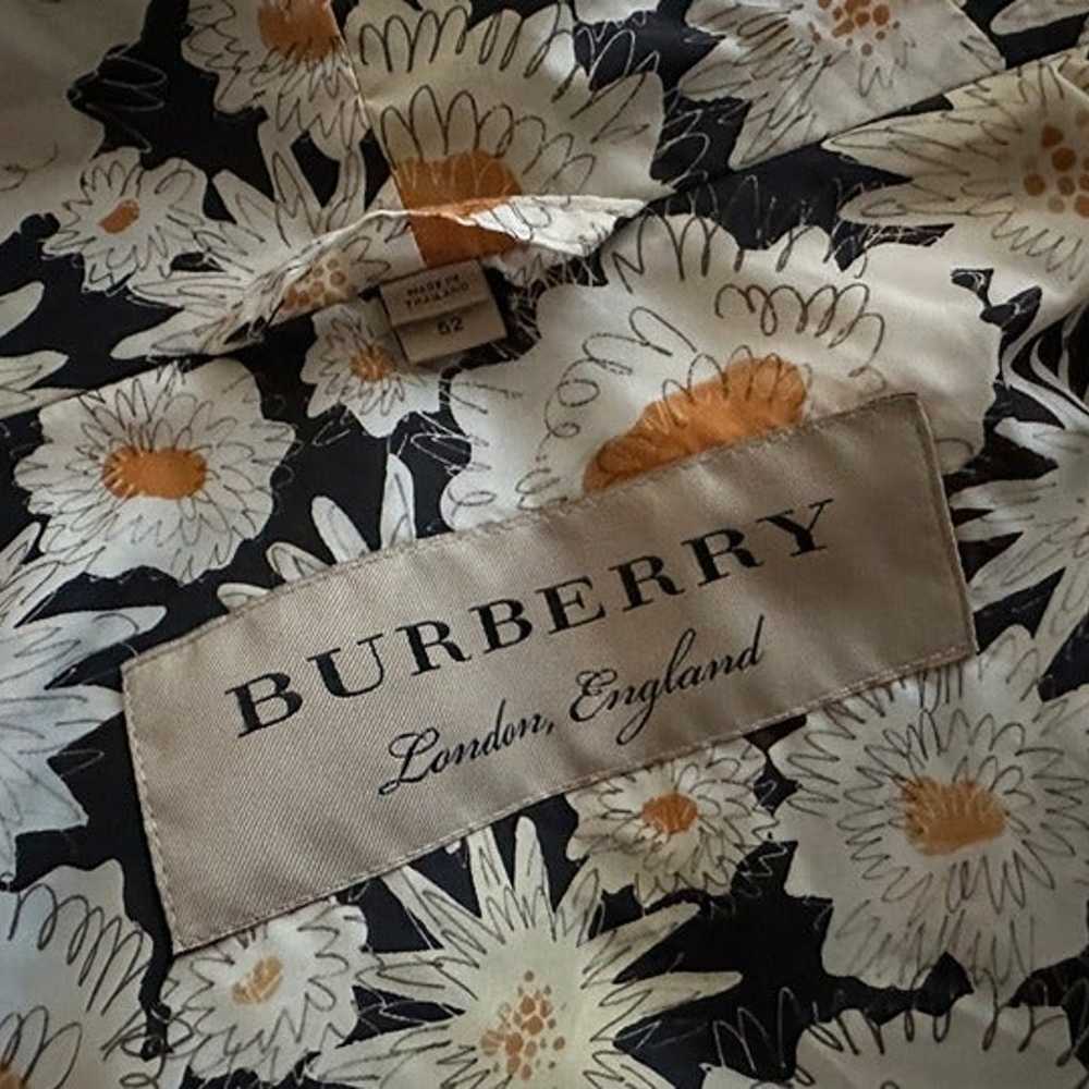 Burberry Flower Jacket Ultra Light Water proof Si… - image 5