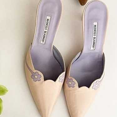 manolo blahnik kitten heel shoes