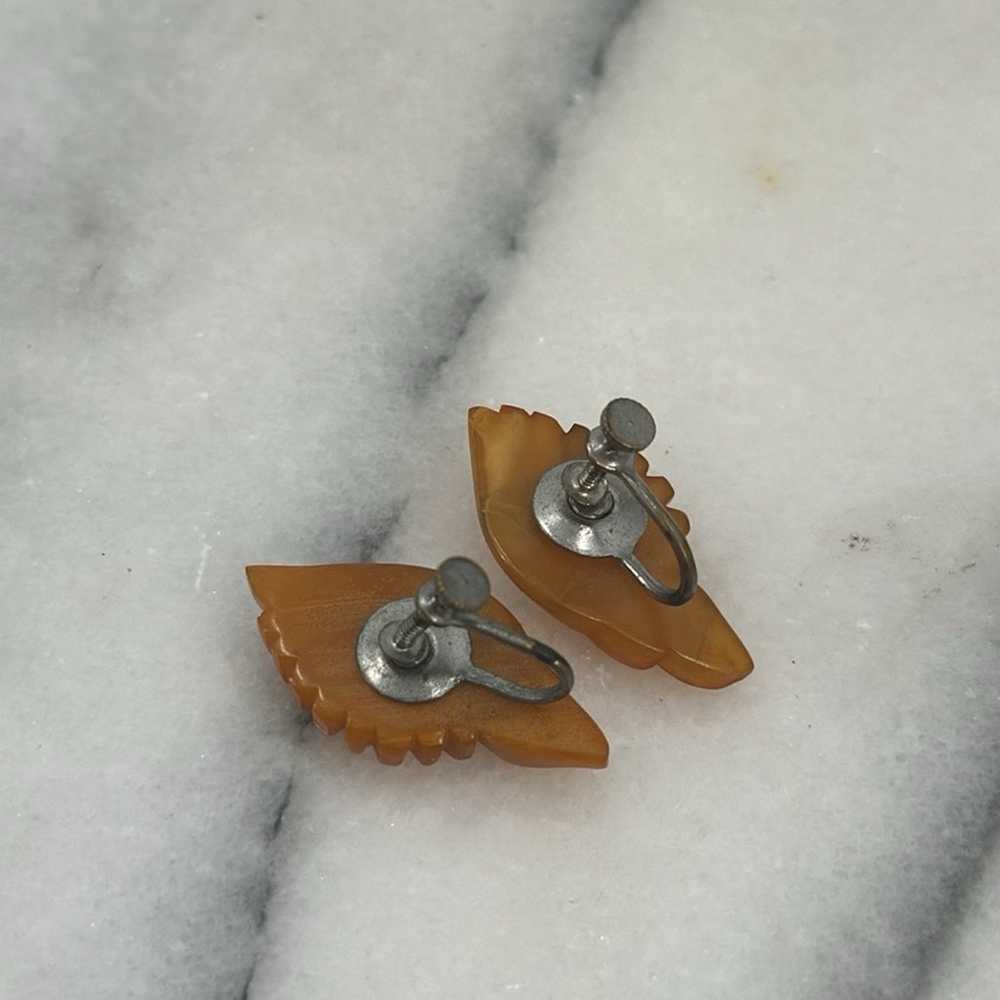 Vintage yellow bakelite screw back earrings - image 2