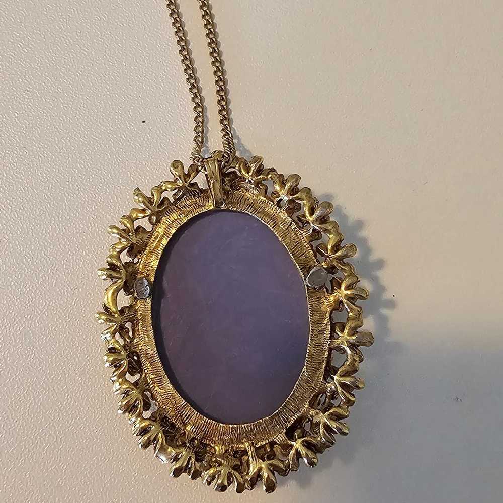 Vintage Purple Cameo Necklace on Gold Chain - image 3
