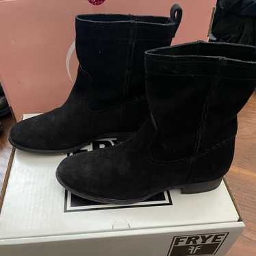 Short Cara Frye suede boots like new