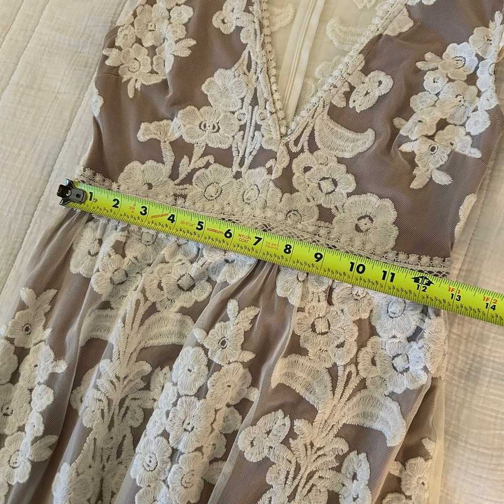 Main Strip Cream Embroidered Lace Dress. Size Sma… - image 6