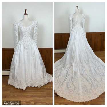 Gorgeous Preserved Vintage 90s Cathedral Length We