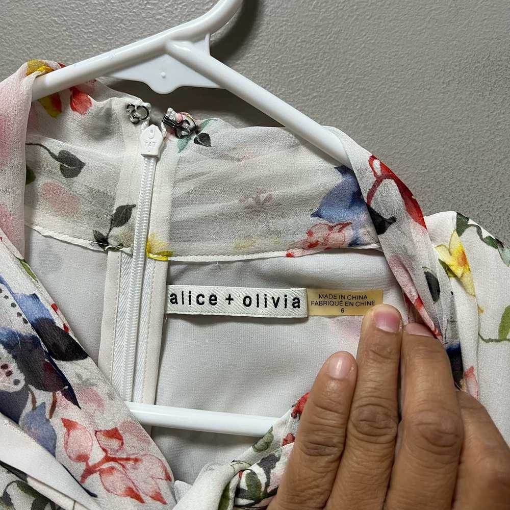 Alice + Olivia Leslie Tie-Neck Floral-Print Silk … - image 3
