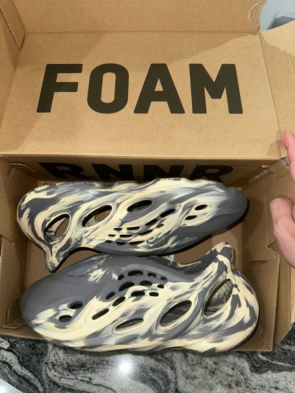 Adidas × Kanye West Yeezy Foam Rnnr MXT Moon Gray - image 12