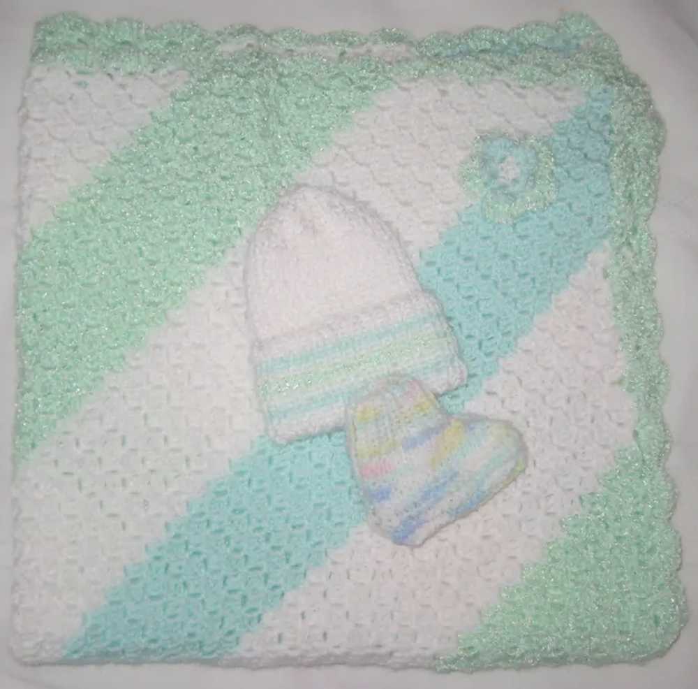 Vintage Baby Blanket, Hat and Booties - image 5