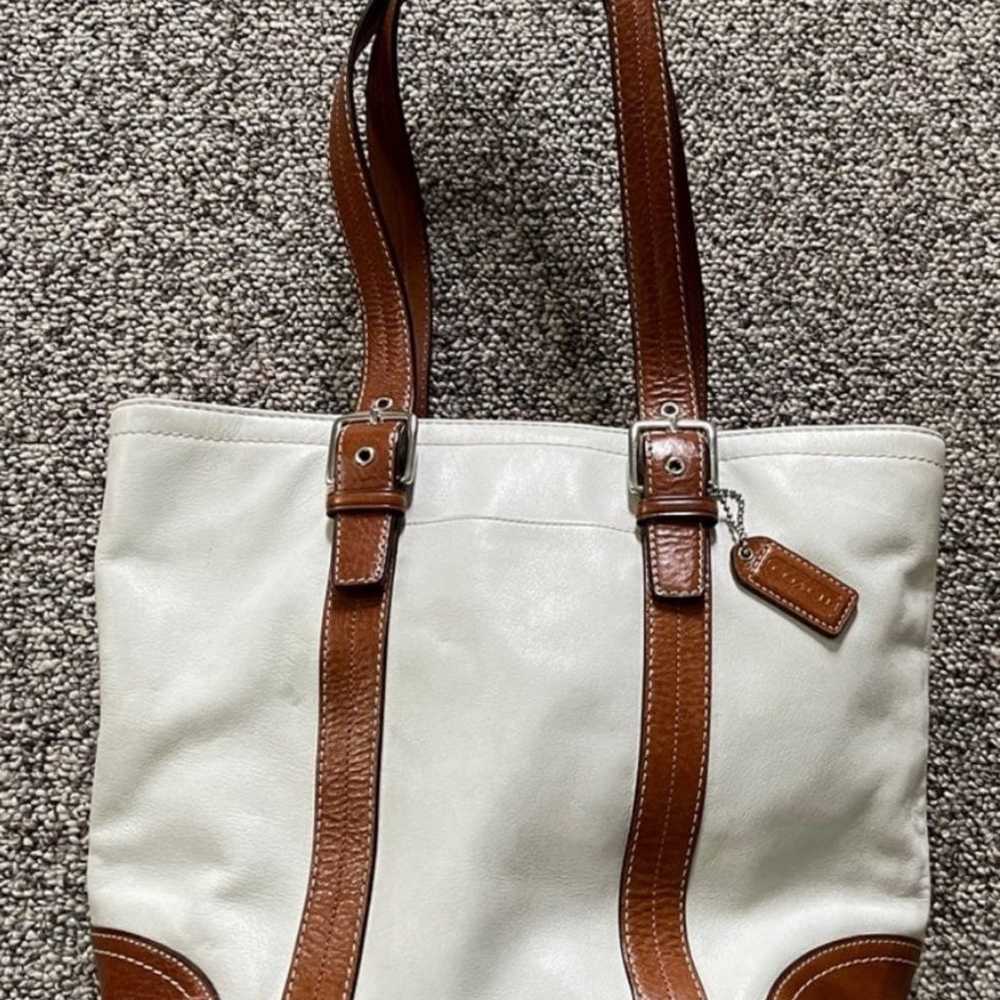 Pre-Loved Coach All Leather Bucket Bag F11201 - image 11