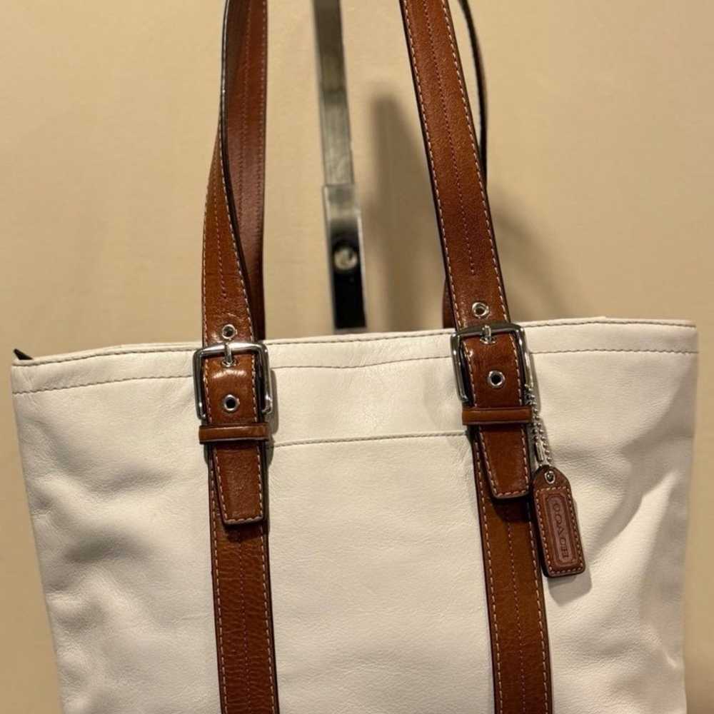 Pre-Loved Coach All Leather Bucket Bag F11201 - image 2
