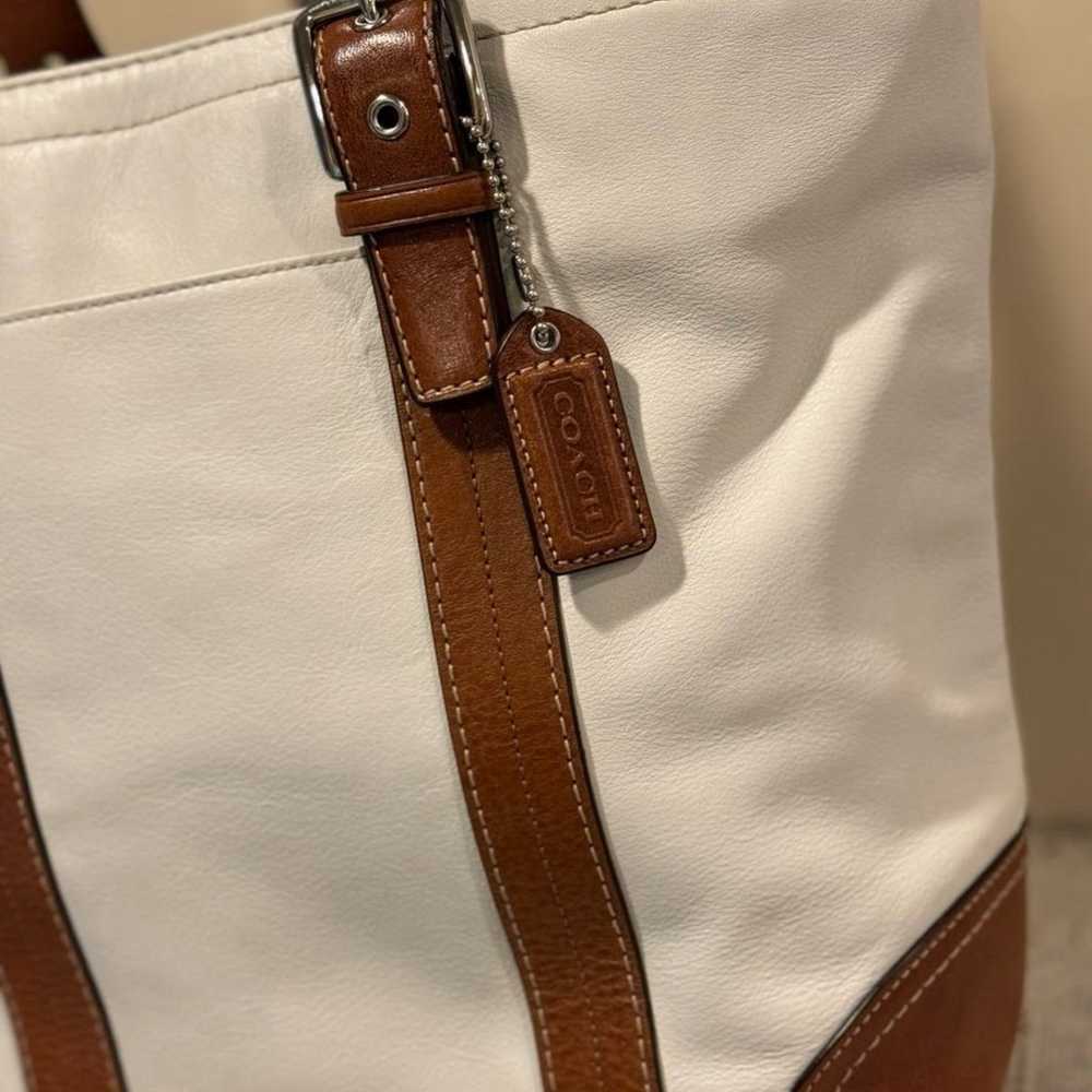 Pre-Loved Coach All Leather Bucket Bag F11201 - image 3